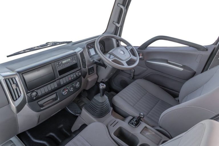 Aumark 3 MT Interior -1