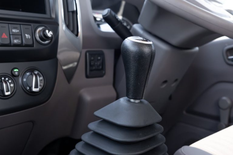 Aumark 3 MT Interior -3