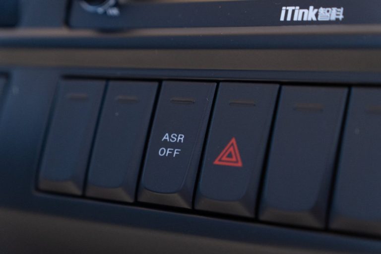 Aumark 5 156 AMT Interior -16