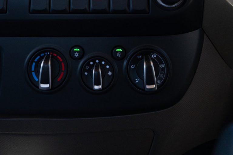 Aumark 5 156 AMT Interior -5
