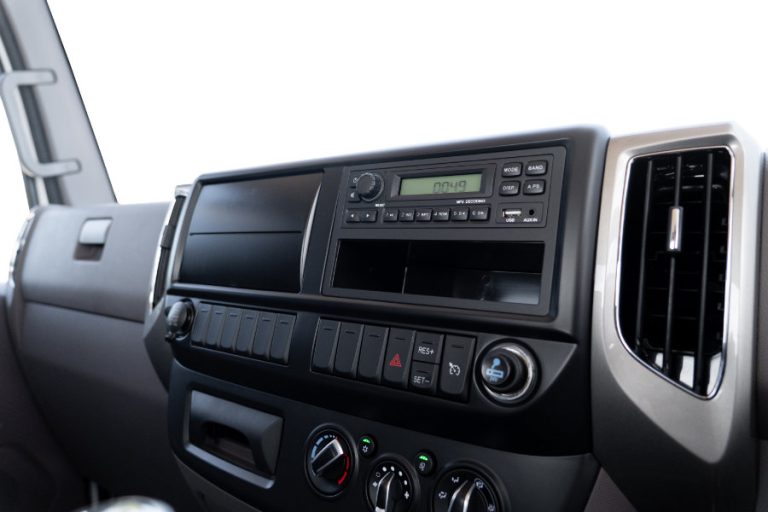 Aumark 8 MT Interior -1