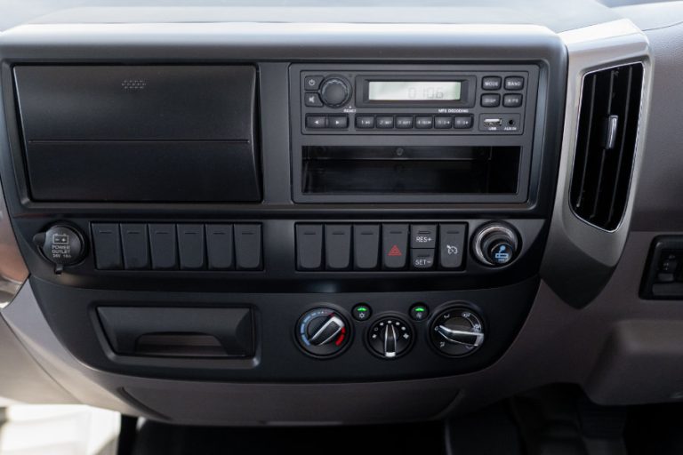 Aumark 8 MT Interior -11