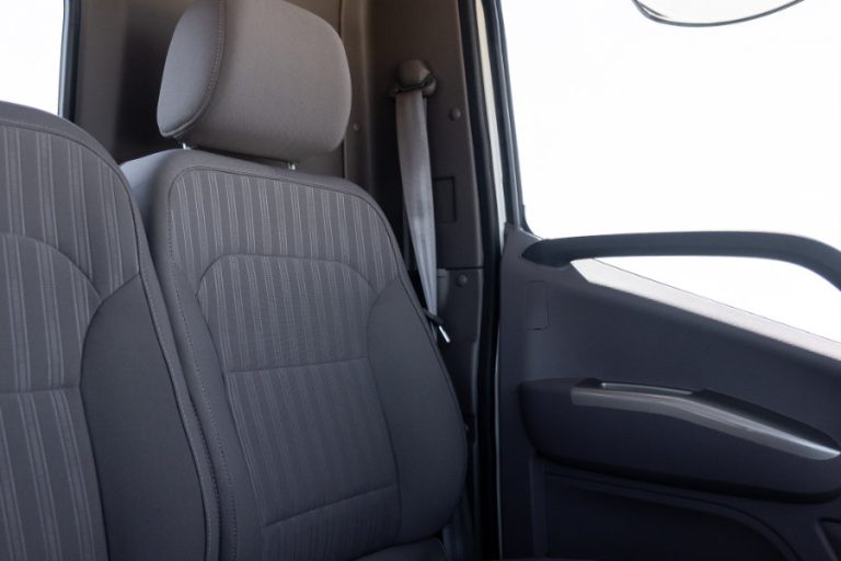 Aumark 8 MT Interior -12
